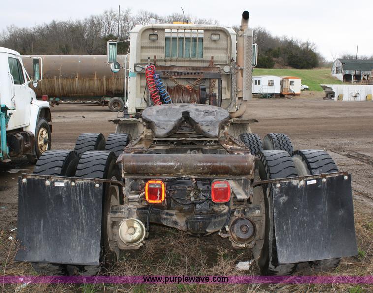 image for item 4717 1993 Mack CL713 semi truck