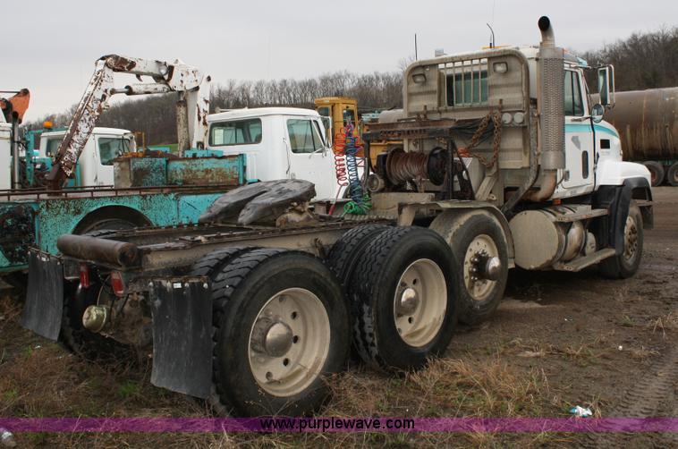 image for item 4717 1993 Mack CL713 semi truck