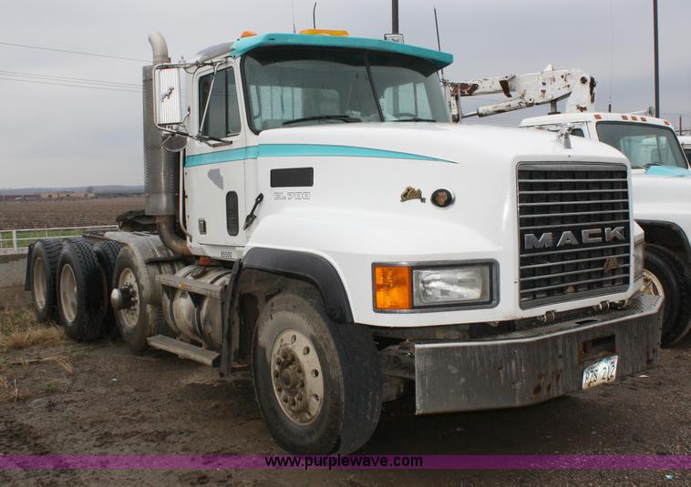 image for item 4717 1993 Mack CL713 semi truck