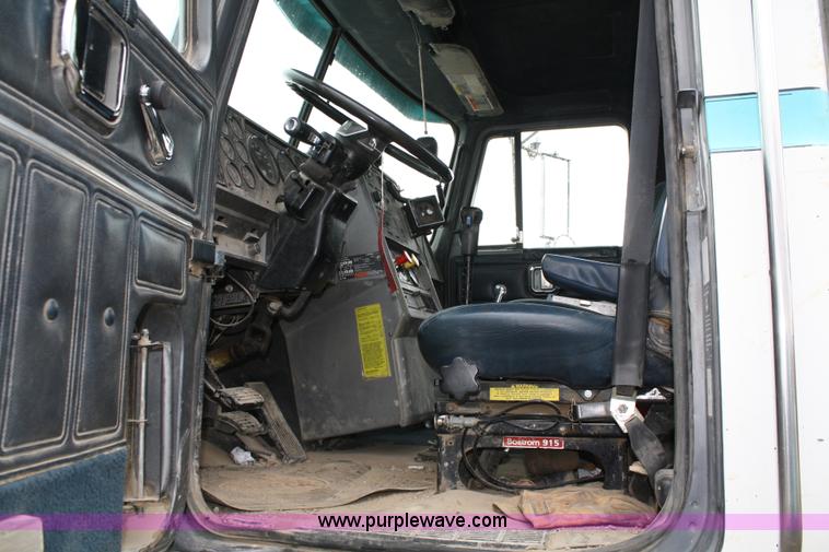 image for item 4717 1993 Mack CL713 semi truck