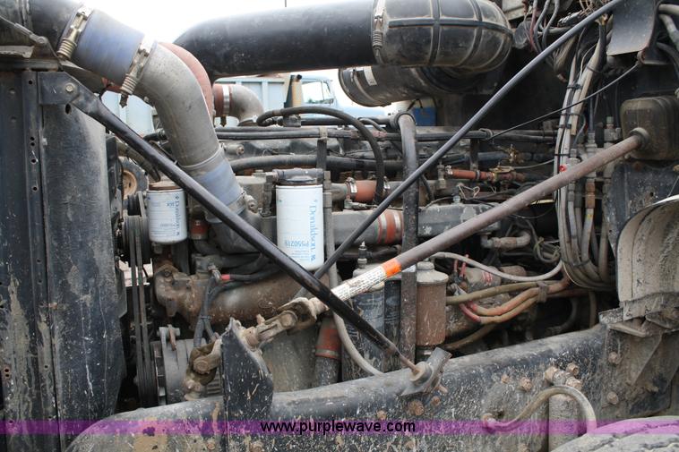 image for item 4717 1993 Mack CL713 semi truck