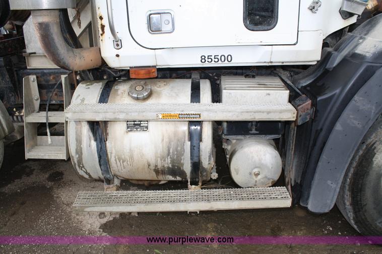 image for item 4717 1993 Mack CL713 semi truck