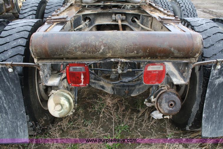 image for item 4717 1993 Mack CL713 semi truck