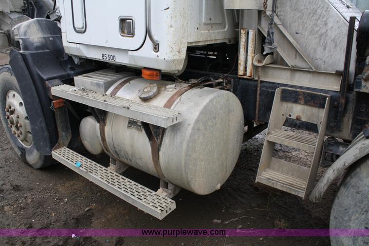 image for item 4717 1993 Mack CL713 semi truck