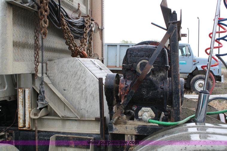 image for item 4717 1993 Mack CL713 semi truck