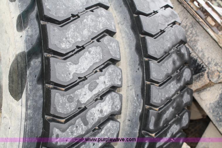 image for item 4717 1993 Mack CL713 semi truck