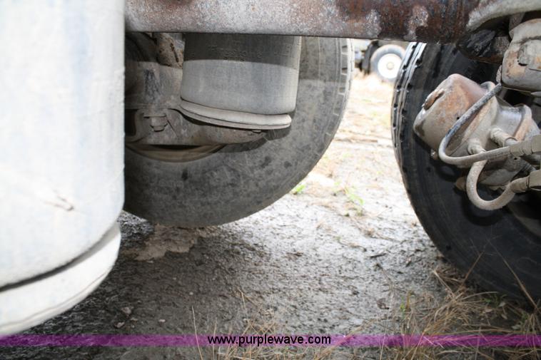 image for item 4717 1993 Mack CL713 semi truck