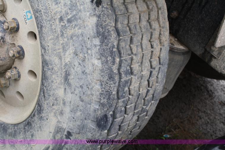 image for item 4717 1993 Mack CL713 semi truck