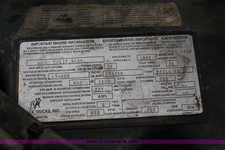 image for item 4717 1993 Mack CL713 semi truck