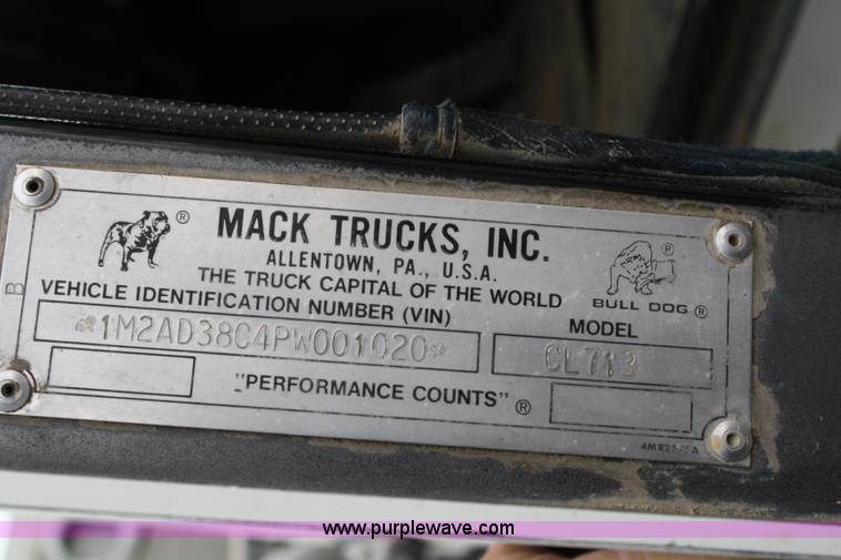 image for item 4717 1993 Mack CL713 semi truck