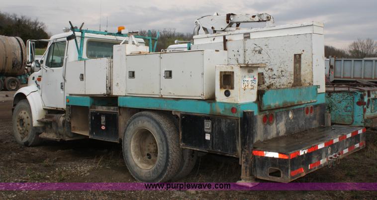 image for item 4719 1995 International 4900 service truck