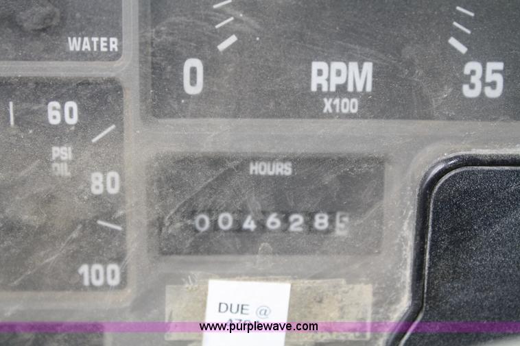 image for item 4719 1995 International 4900 service truck