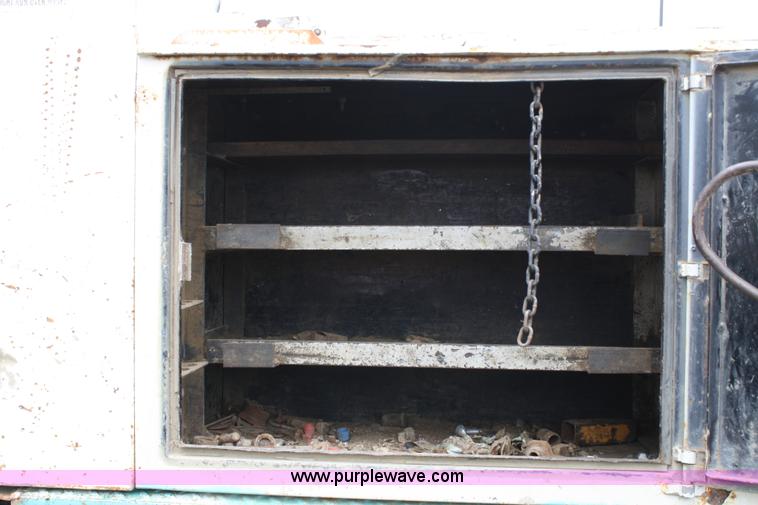 image for item 4719 1995 International 4900 service truck