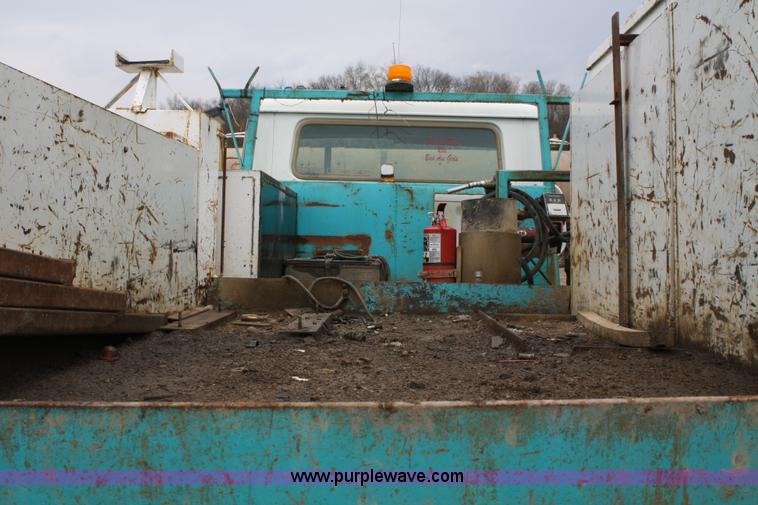 image for item 4719 1995 International 4900 service truck