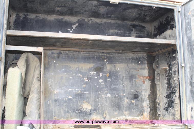 image for item 4719 1995 International 4900 service truck