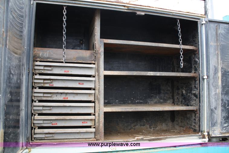 image for item 4719 1995 International 4900 service truck