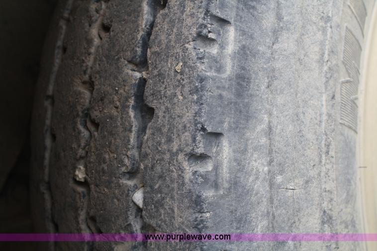 image for item 4719 1995 International 4900 service truck