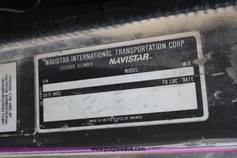 image for item 4719 1995 International 4900 service truck