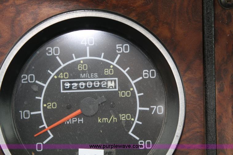 image for item 4720 2001 Kenworth T800 semi truck