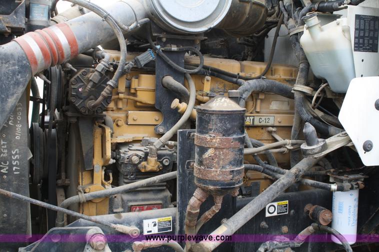 image for item 4720 2001 Kenworth T800 semi truck