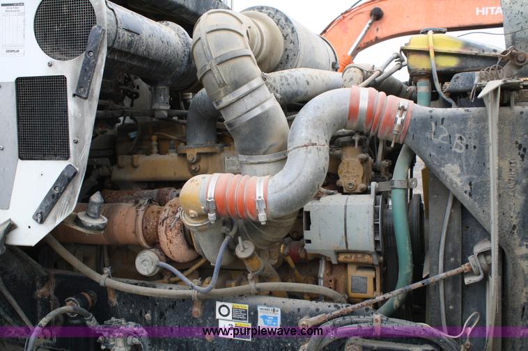 image for item 4720 2001 Kenworth T800 semi truck