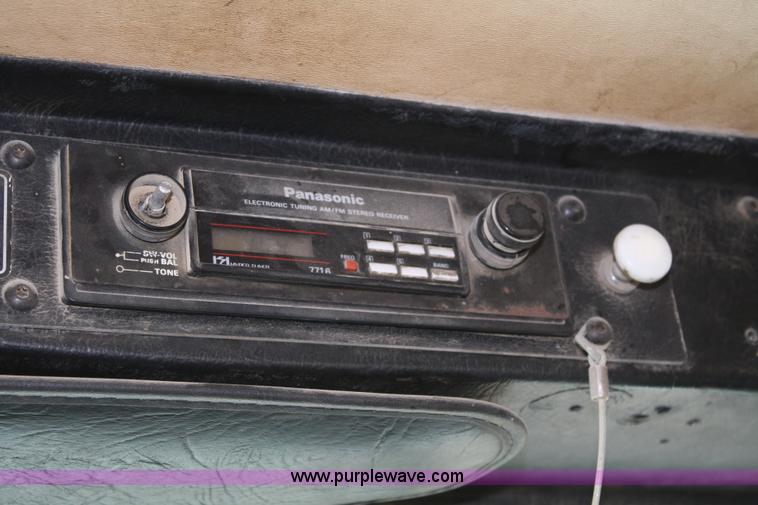 image for item 4721 1992 Kenworth T400 semi truck