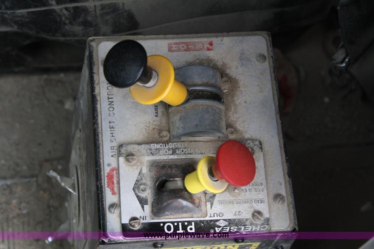 image for item 4721 1992 Kenworth T400 semi truck