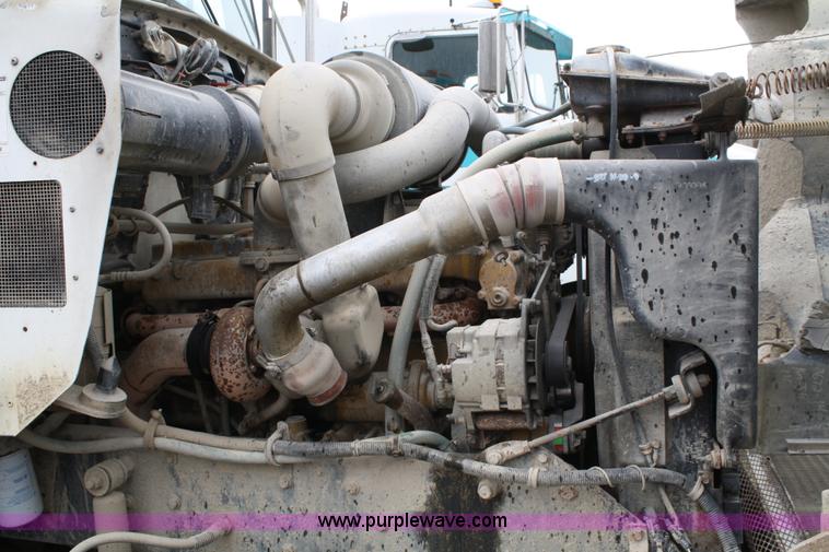 image for item 4721 1992 Kenworth T400 semi truck