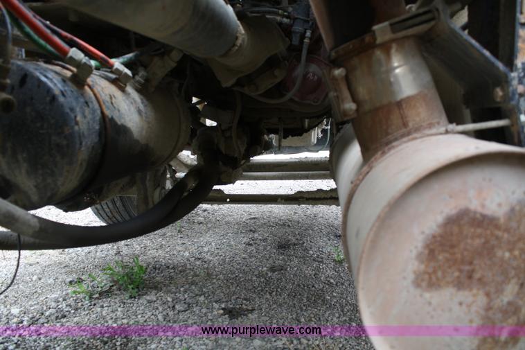 image for item 4721 1992 Kenworth T400 semi truck