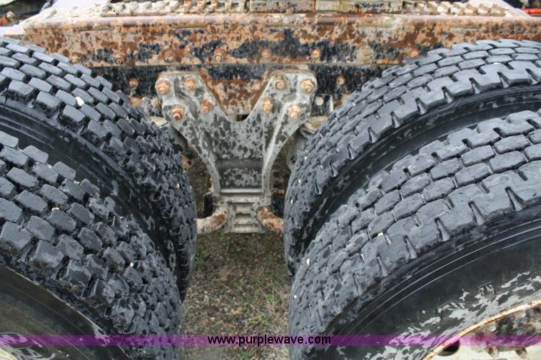 image for item 4721 1992 Kenworth T400 semi truck