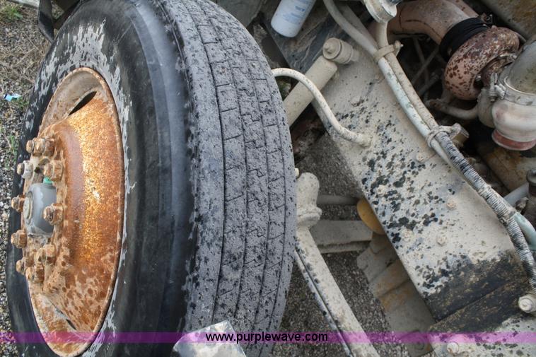 image for item 4721 1992 Kenworth T400 semi truck