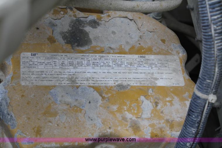 image for item 4721 1992 Kenworth T400 semi truck