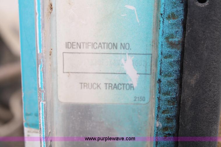 image for item 4721 1992 Kenworth T400 semi truck