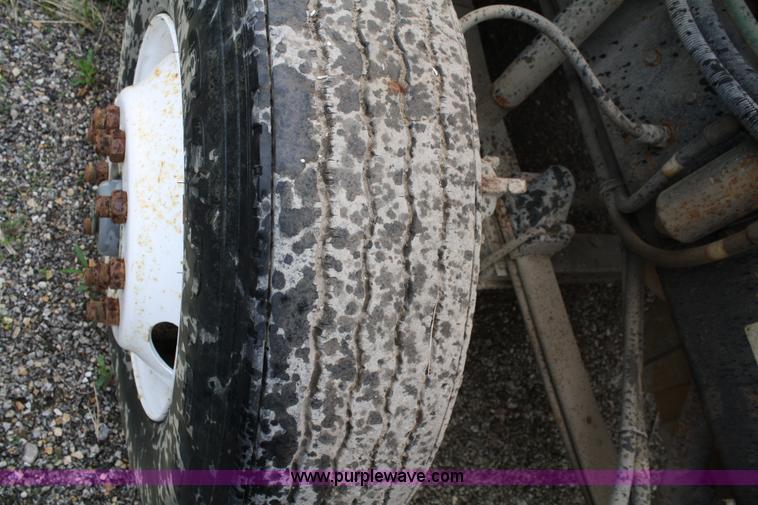 image for item 4722 1994 Kenworth T400 semi truck