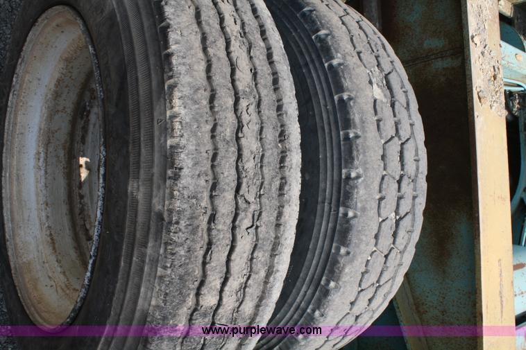 image for item 4723 1991 Load King lowboy trailer