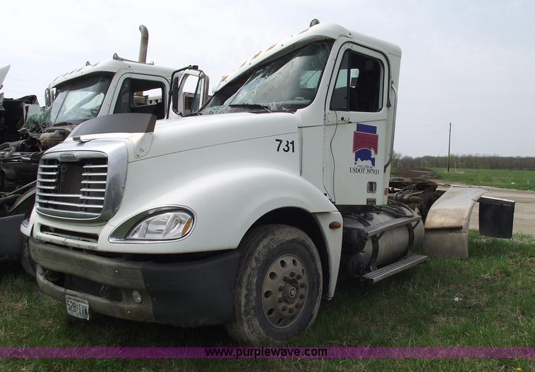 image for item 5370 2005 Freightliner CL120 semi truck