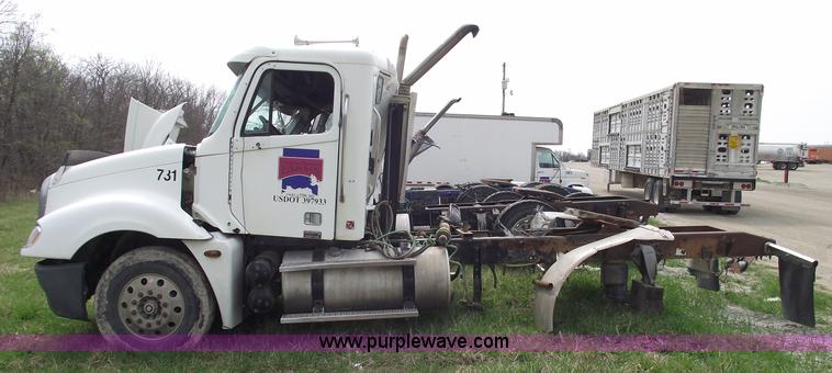 image for item 5370 2005 Freightliner CL120 semi truck