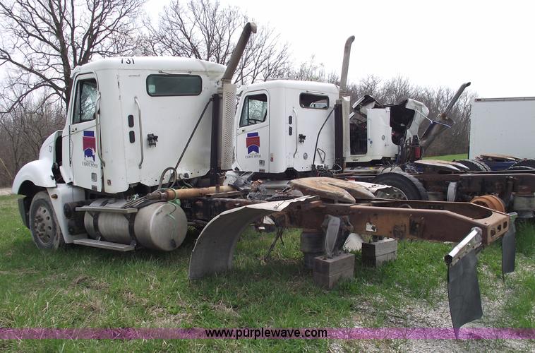 image for item 5370 2005 Freightliner CL120 semi truck