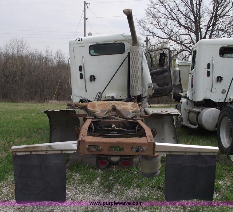 image for item 5370 2005 Freightliner CL120 semi truck