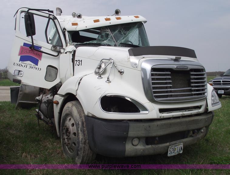 image for item 5370 2005 Freightliner CL120 semi truck