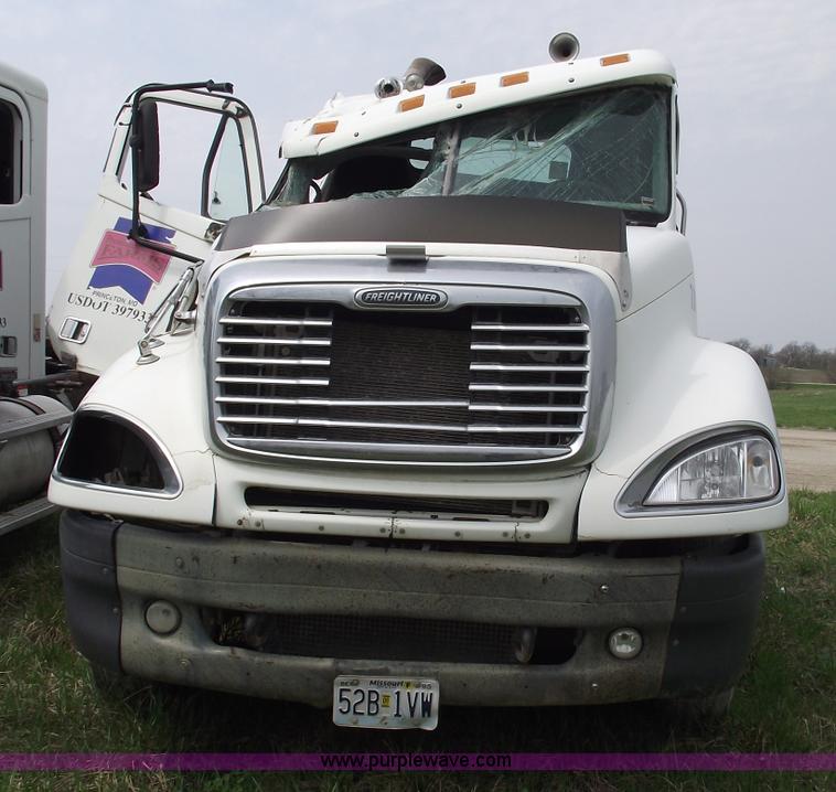 image for item 5370 2005 Freightliner CL120 semi truck