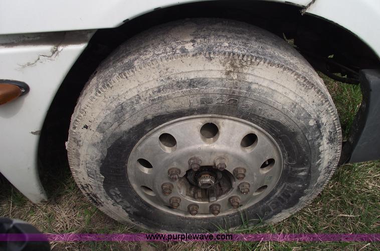 image for item 5370 2005 Freightliner CL120 semi truck