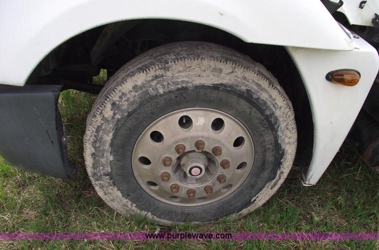 image for item 5370 2005 Freightliner CL120 semi truck