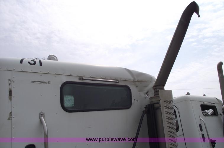 image for item 5370 2005 Freightliner CL120 semi truck