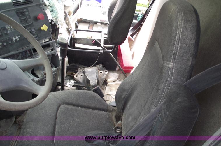 image for item 5370 2005 Freightliner CL120 semi truck