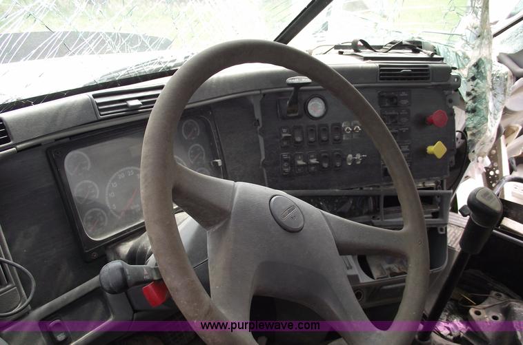 image for item 5370 2005 Freightliner CL120 semi truck