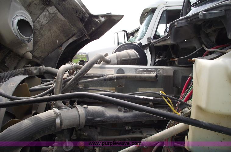 image for item 5370 2005 Freightliner CL120 semi truck