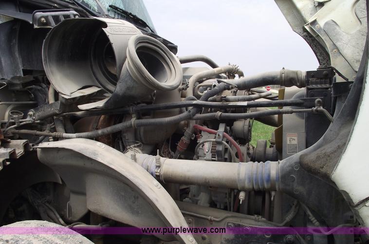 image for item 5370 2005 Freightliner CL120 semi truck