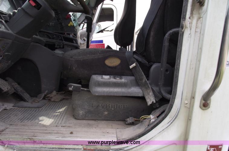 image for item 5370 2005 Freightliner CL120 semi truck