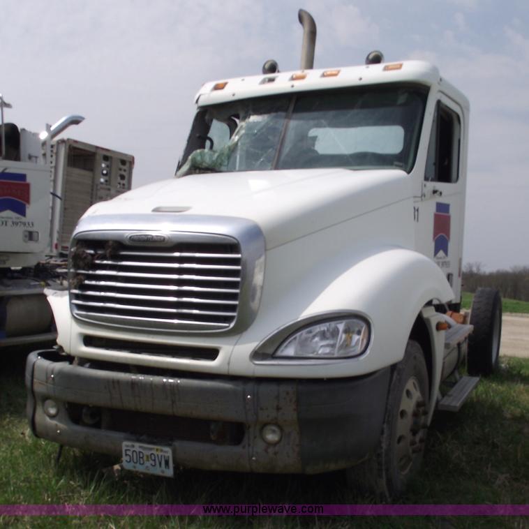 image for item 5371 2005 Freightliner CL120 semi truck